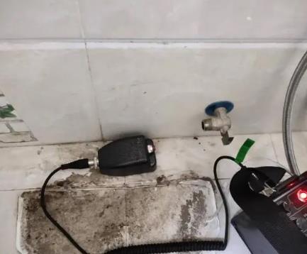 松北屋顶漏水维修公司分享下卫生间漏水的危害及解决方法